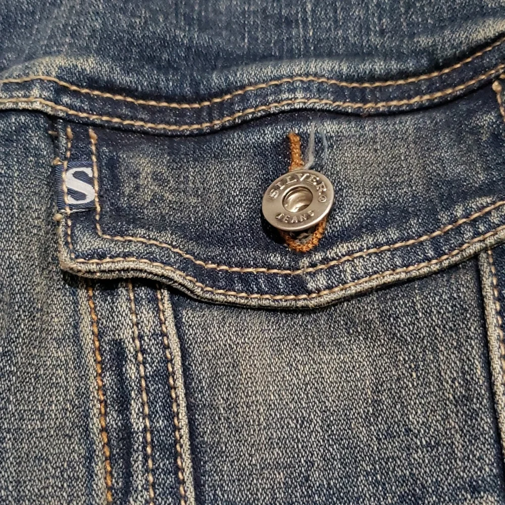 ❤💛💚HOST PICK!!💙💛❤Silver jeans jacket - Picture 3 of 5